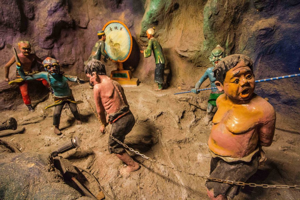 ooking for free things to do in Singapore, or just something off the beaten path? Look no further than Haw Par Villa, a truly unusual museum-cum-theme park that’s free to visit. Ten Courts of Hell is the most popular exhibit, depicting the Buddhist concept hell in all its gruesomeness. 